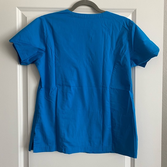 Women’s turquoise pant and top scrub set. - Picture 3 of 4